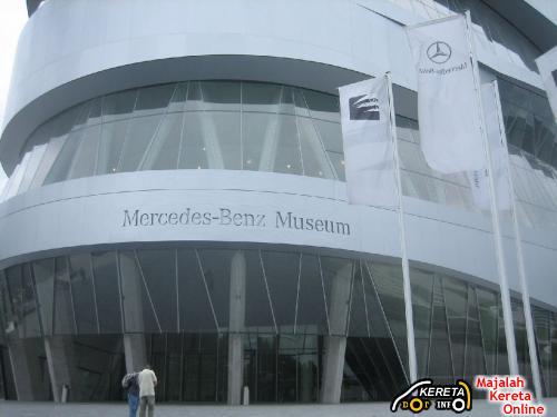 The Mercedes Benz Museum Stuttgart on 16500 sqm provides an unforgettable