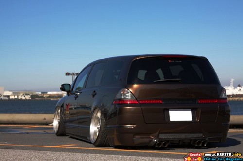 As featured in the article today is a gorgeous looking slammed down Honda 