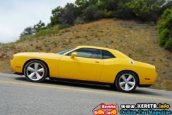 2010DodgeChallengerSRT8PanLeftHouse001small