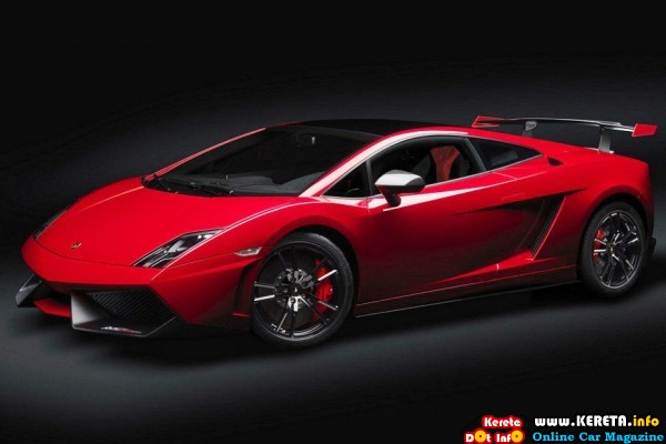The LP 5704 Super Trofeo Stradale also features a minimalist but 