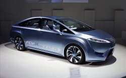 toyota-fcv-r-concept-2011-widescreen-04