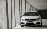 Mercedes-Benz-A45-AMG-2014-widescreen-05