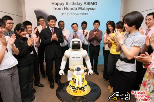 HONDA ASIMO - ADVANCED STEP IN INNOVATIVE MOBILITY - WORLD’S FIRST HUMANOID ROBOT - BIRTHDAY