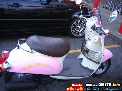 hello-kitty-scooter-1