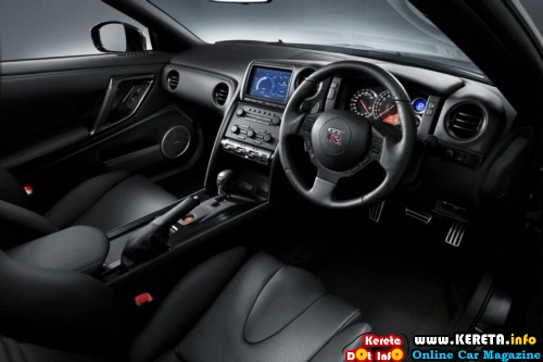 updated-2010-nissan-gtr-unveiled-in-tokyo-int