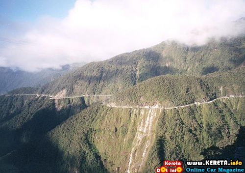 earths-most-dangerous-road-around-the-world-12