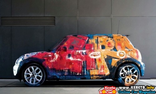 wash-me-project-10-artist-use-the-mini-cooper-as-their-canvas-4