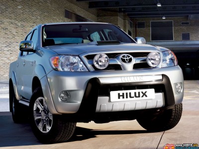 WANT TO BUY TOYOTA HILUX? 10 REASONS & OWNER REVIEW
