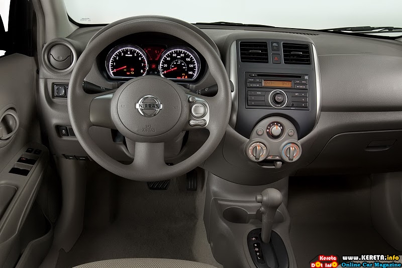 2012nissanversasedandashboardview