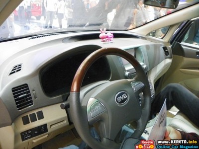 COPY OF TOYOTA ESTIMA / PREVIA? ITS CHINA'S BYD M6