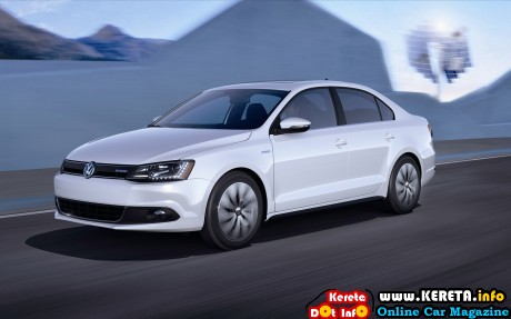 Volkswagen-Jetta-Hybrid-2012-widescreen-03