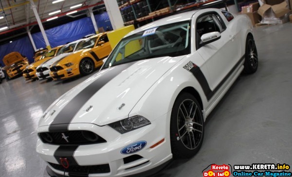 2014-ford-mustang-boss-30-1w